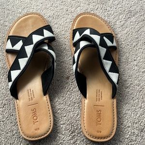 Toms Black and White Geometric Strap Slide Sandals